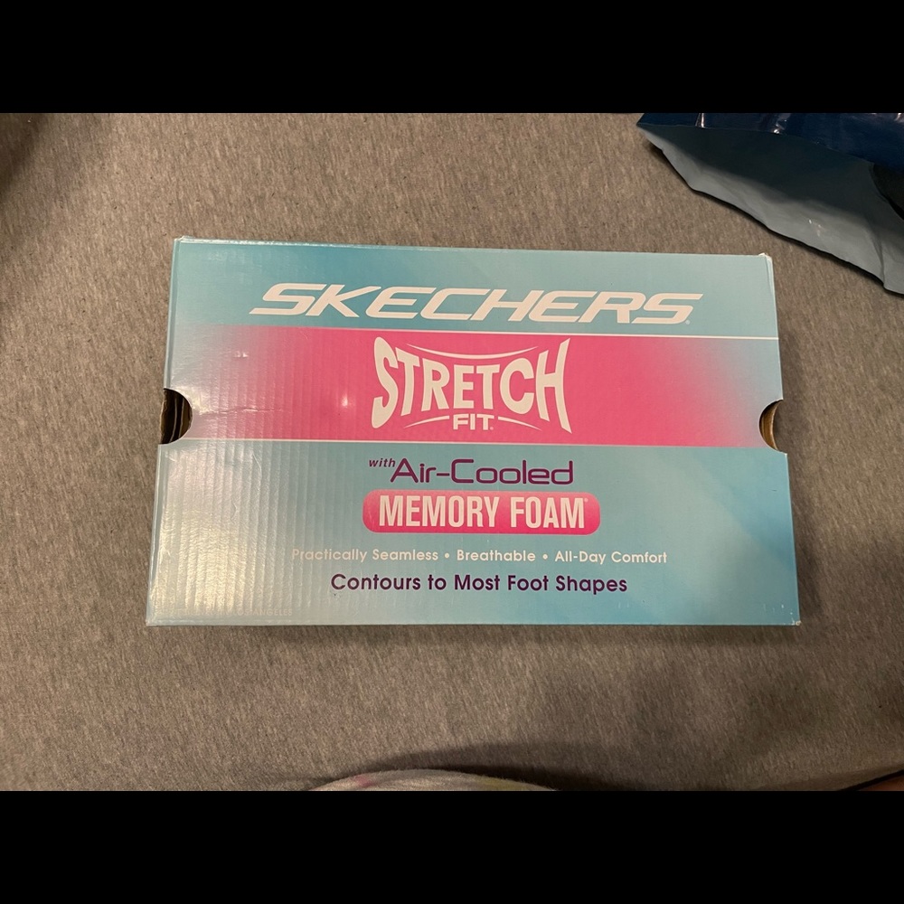 Black stretch fit skecher slip on shoes